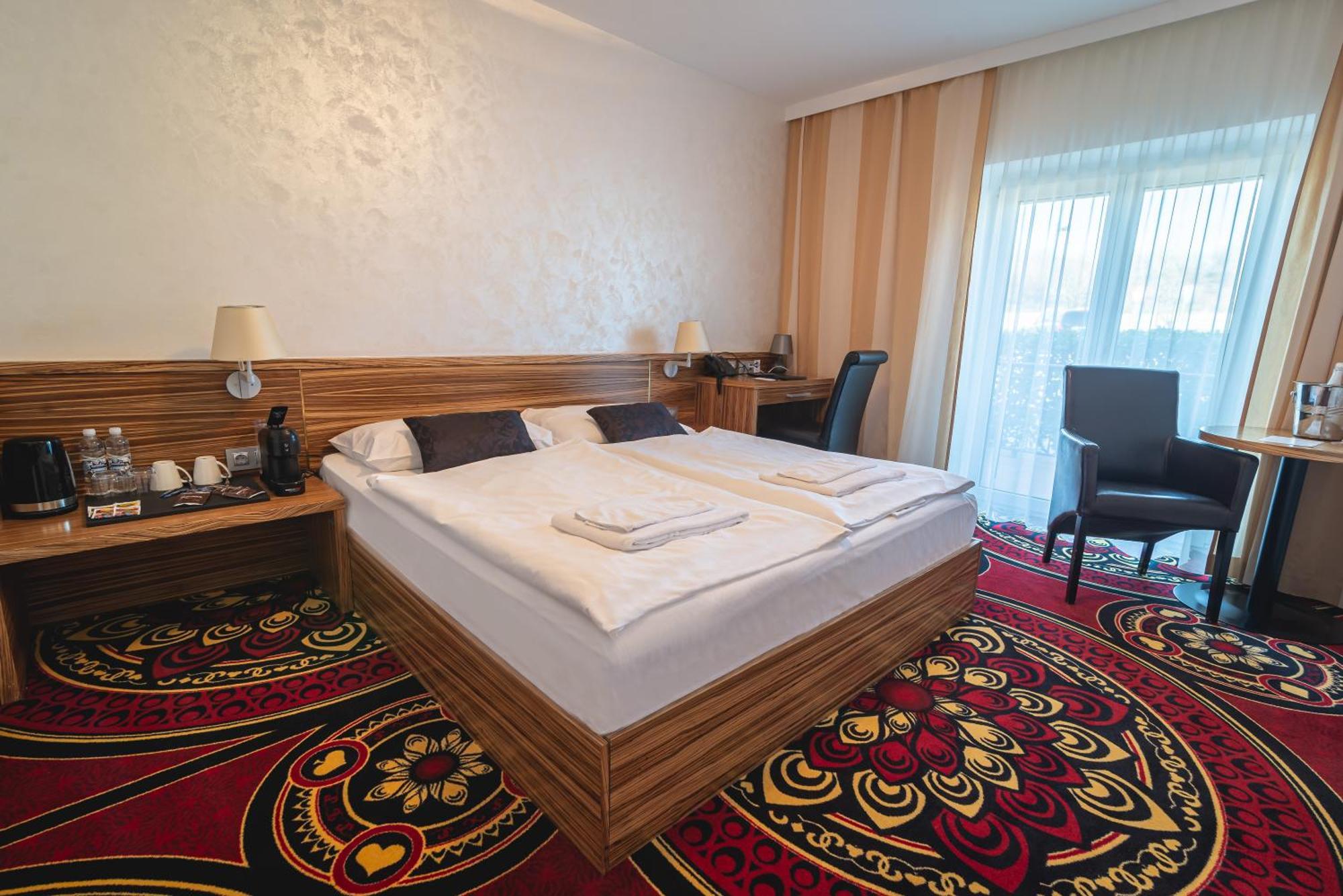 Casino&Hotel ADMIRAL Kozina Esterno foto
