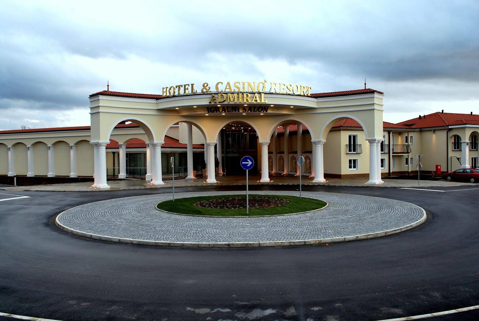 Casino&Hotel ADMIRAL Kozina Esterno foto